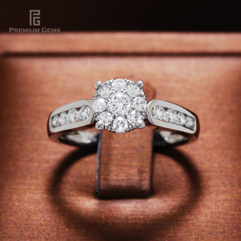 แหวนเพชรผู้หญิง แหวนเพชรชูล้อม บ่าฝังเพชรสอด White Gold